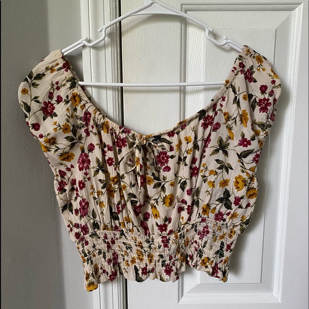 american eagle crop top!